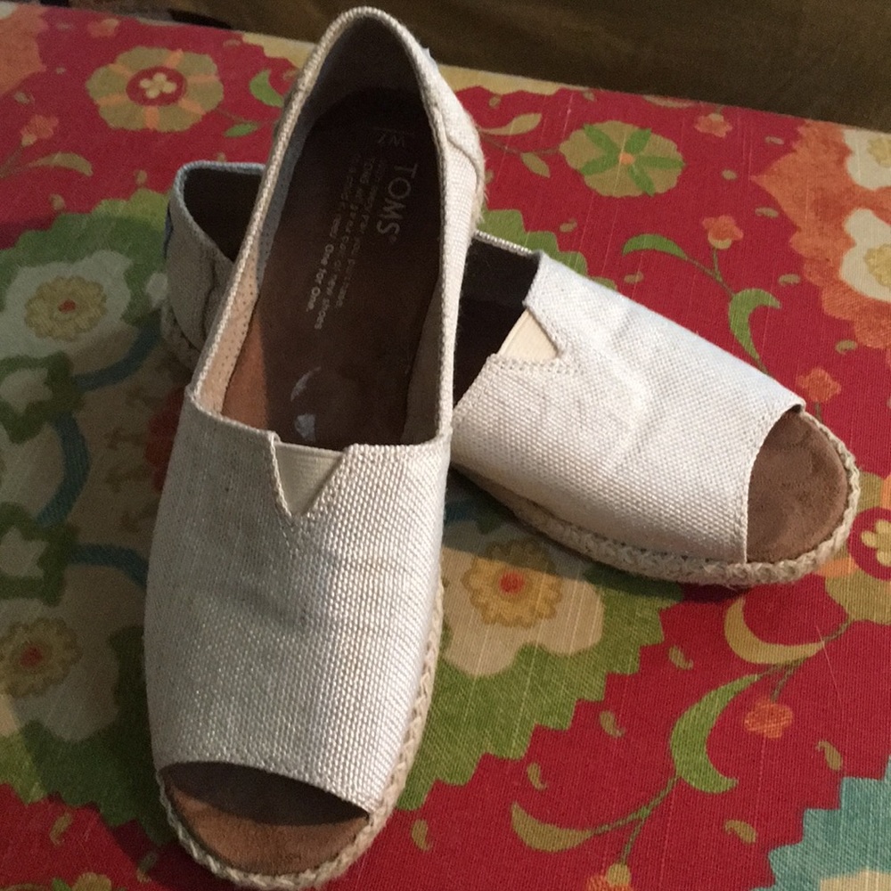 Toms Size 7 Natural Flax Linen slip on shoe